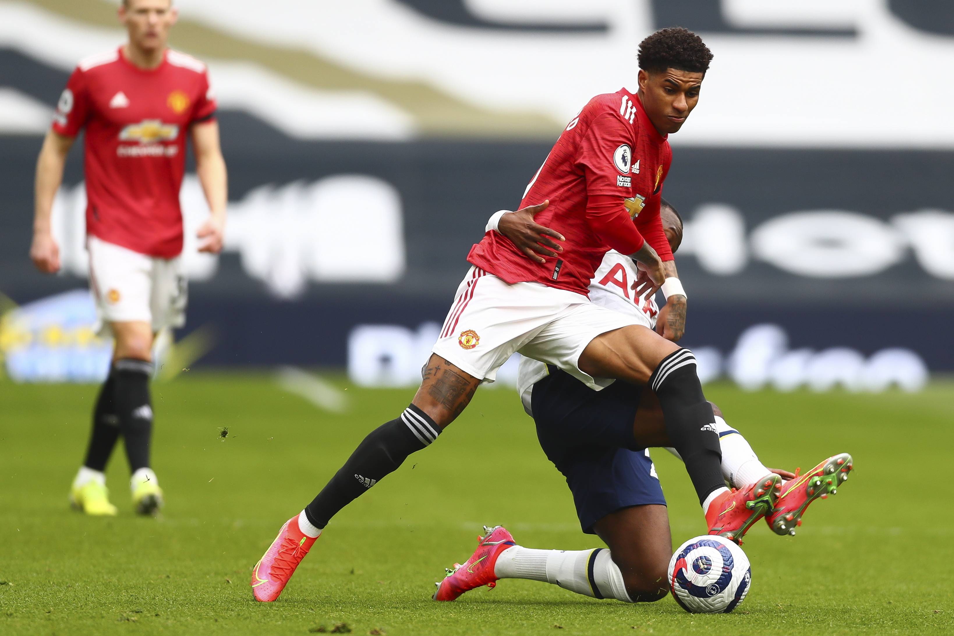 迪亚斯收到利物浦新合同只愿给550万欧年薪，球员表示受到了侮辱.